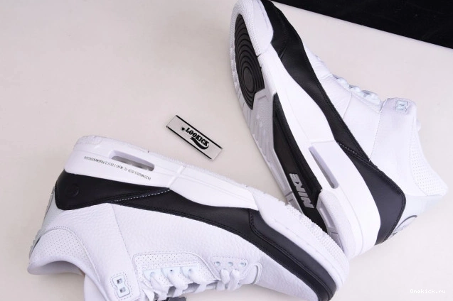 One Kick 3 FRAGMENT JORDAN AIR DA3595-100 0818